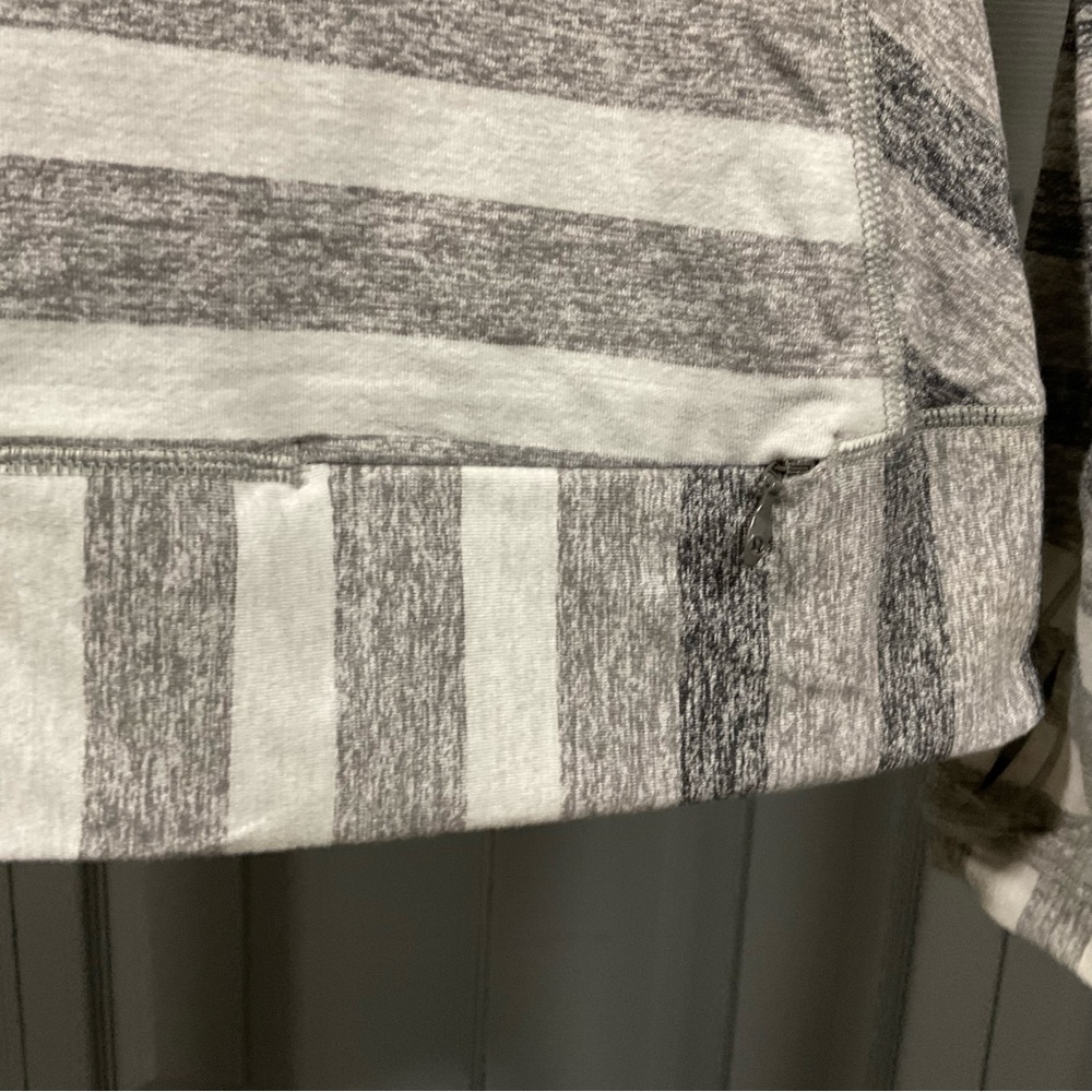LULULEMON RACE YOUR PACE LONG SLEEVE MARSHMALLOW STRIPE SLATE YOGA DANCE EUC 6 - Picture 6 of 11